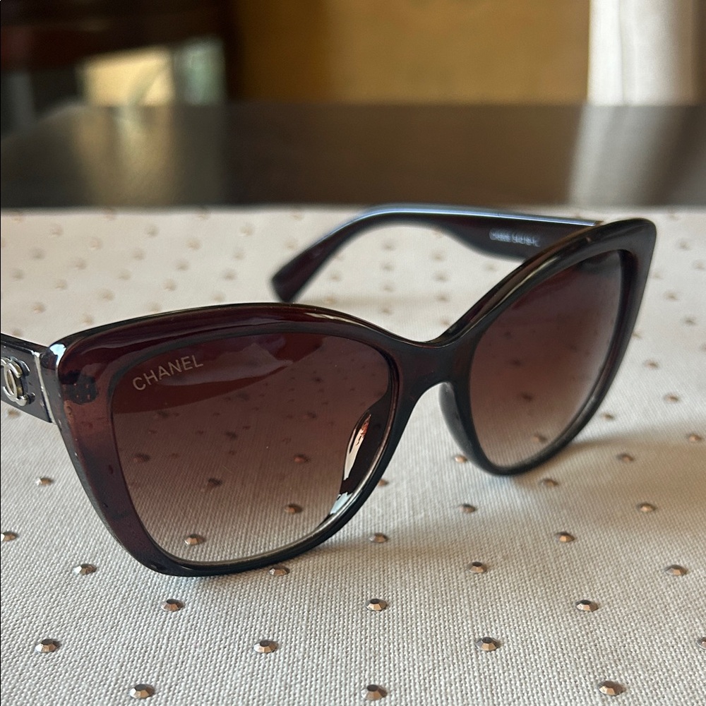 CHANEL Black/Brown Gradient Logo Cathedral Sunglasses - Picture 2 of 8